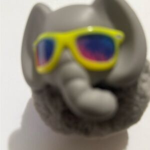 Bath and Bodyworks vacation elephant Pom Pom pocket bac holder